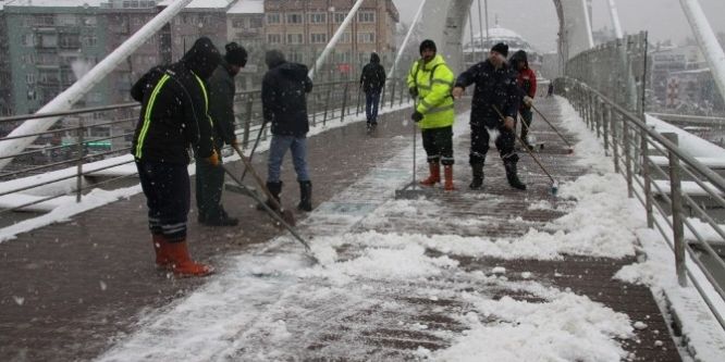 Kocaeli’de 371 araç ve bin 658 personel karla mücadele ediyor