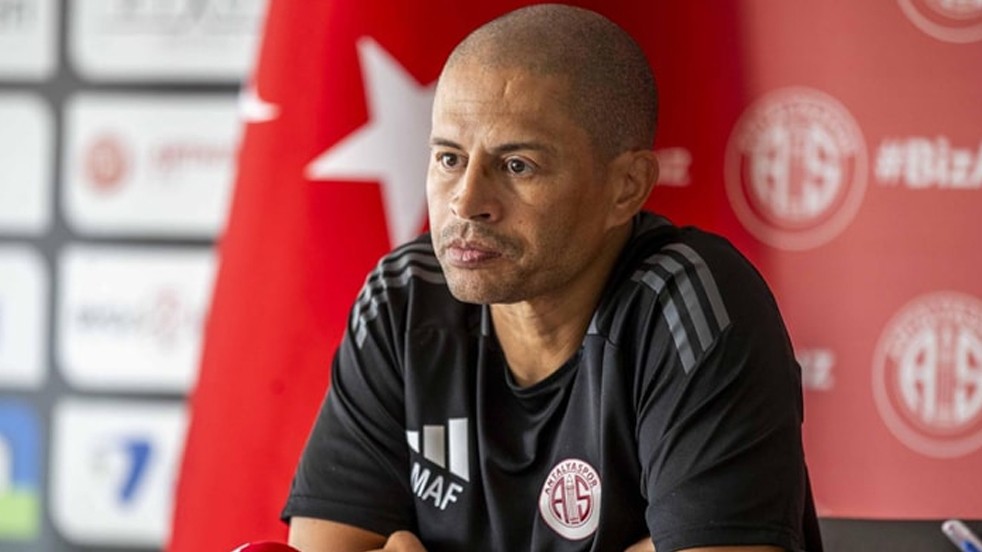 4 alternatif aday var! Alex de Souza'nın tahtı sallanıyor