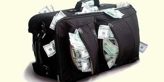 4. Ana Jet Üssü yakınlarında dolar dolu çanta bulundu