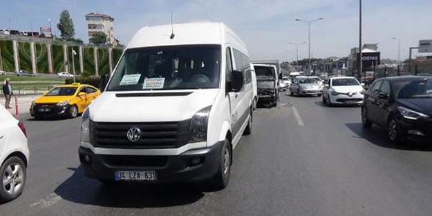 4 araç birbirine girdi! İstanbul'da D-100 kilitlendi