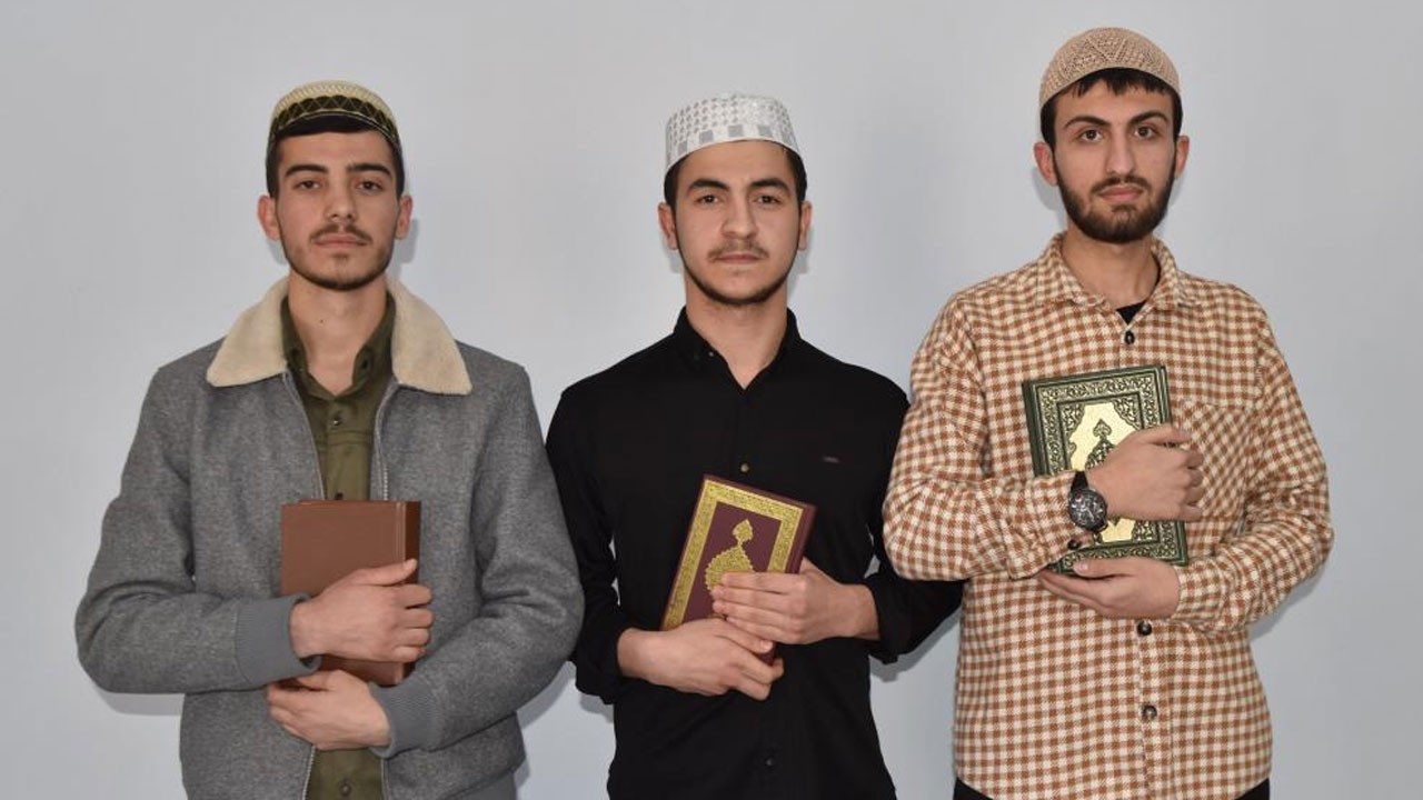 4 ayda eğitimi tamamlayıp hafız oldular