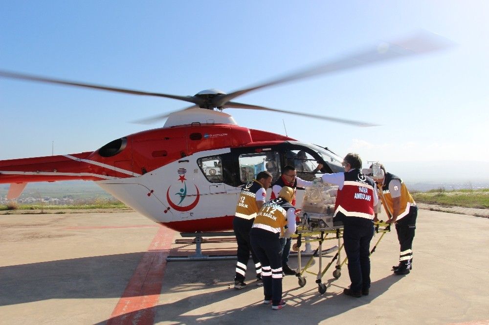 4 günlük bebek ambulans helikopterle ameliyata uğurlandı 