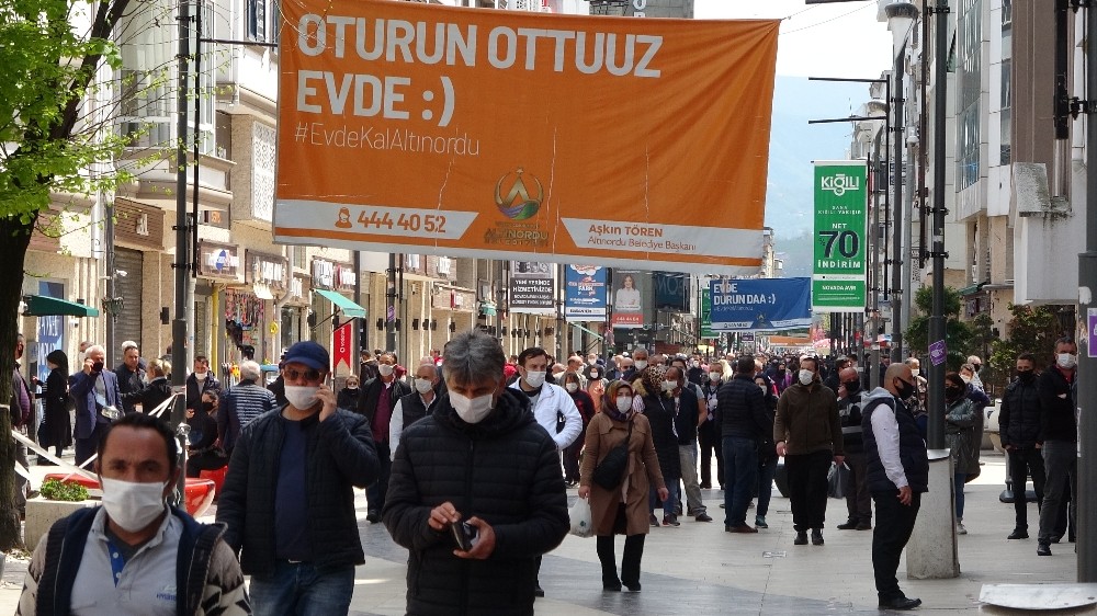 4 günlük kısıtlama sonrası insanlar sokaklara döküldü 
