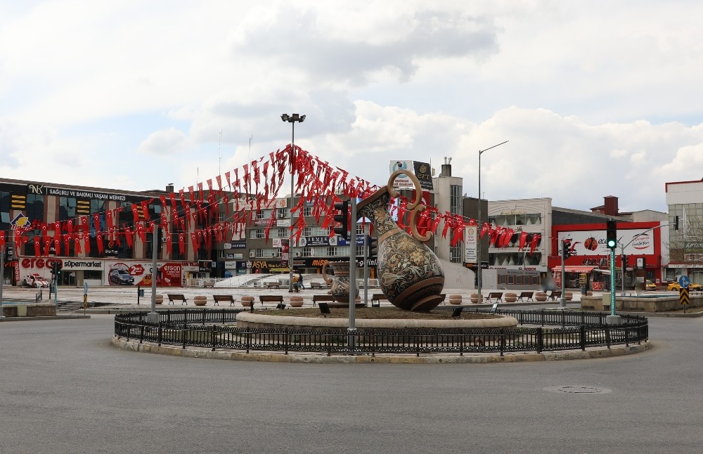 4 günlük kısıtlamanın ilk gününde Erzincan boş kaldı 