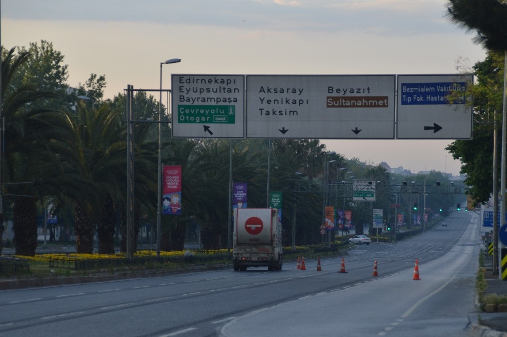4 günlük kısıtlamanın ilk gününde İstanbul boş kaldı 