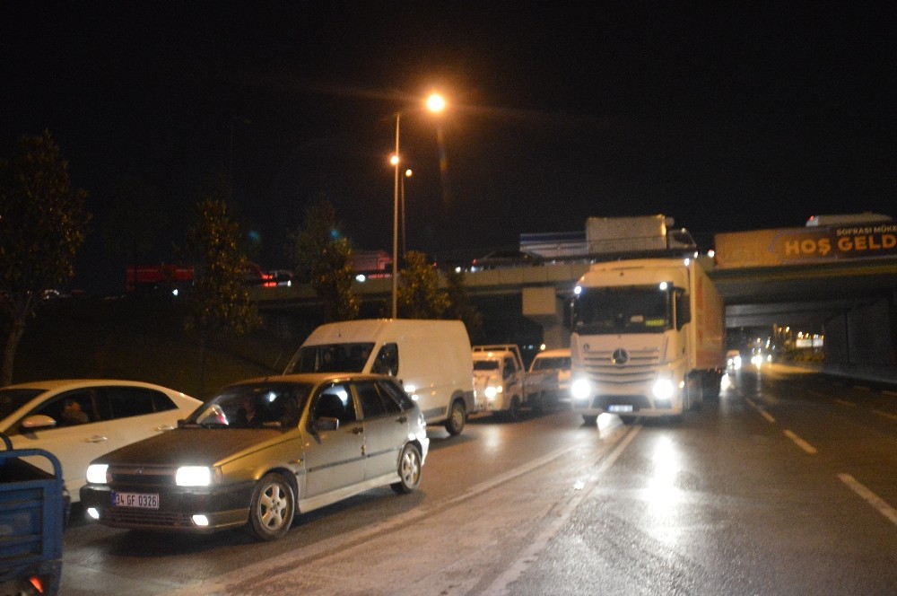 4 günlük sokağa çıkma kısıtlaması sona erdi, Bayrampaşa halinde uzun araç kuyrukları oluştu 