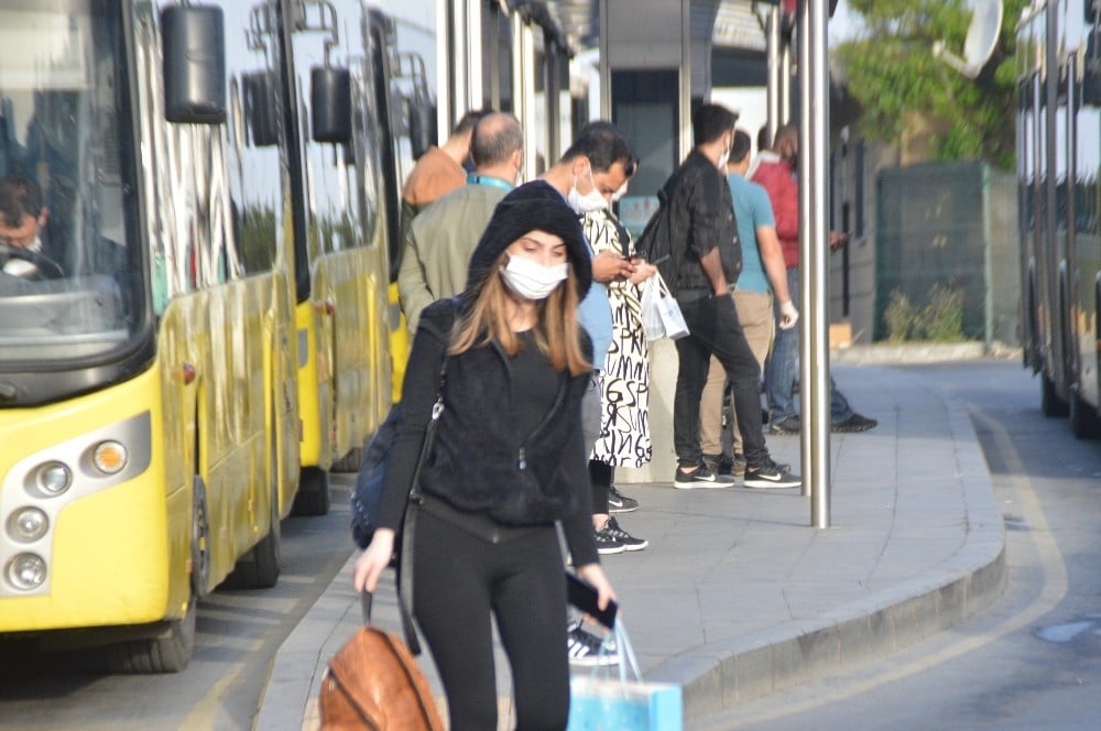 4 günlük sokağa çıkma kısıtlaması sona erdi vatandaşlar yollara döküldü 