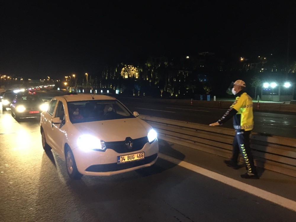 4 günlük sokağa çıkma kısıtlaması sonrası 15 Temmuz Şehitler Köprüsü’nde polis denetimleri başladı 