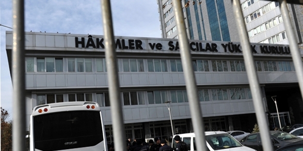 4 HSYK üyesi gözaltına alındı
