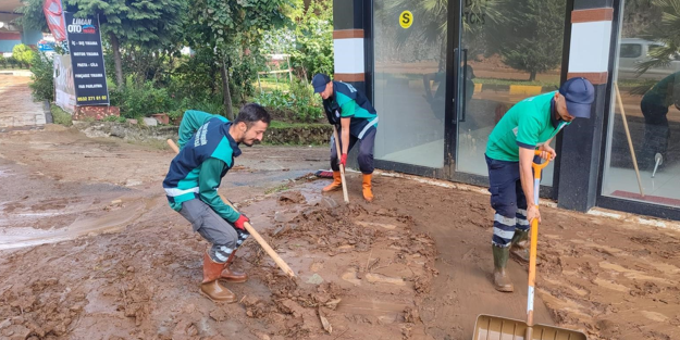 4 ilçede etkili olan selin izleri siliniyor