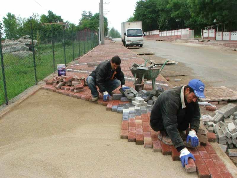 4 ilçeye 24 bin metrekare parke yol 