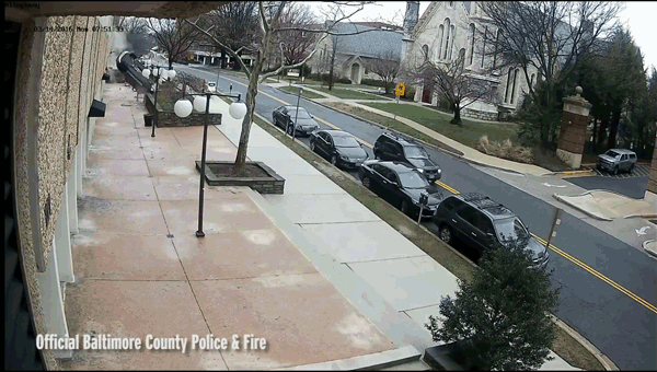 Otomobil 4. kattan yere çakıldı