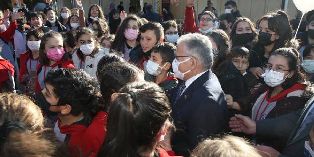 4. Kayseri Kitap Fuarı minik ziyaretçileri ile dolup taşıyor