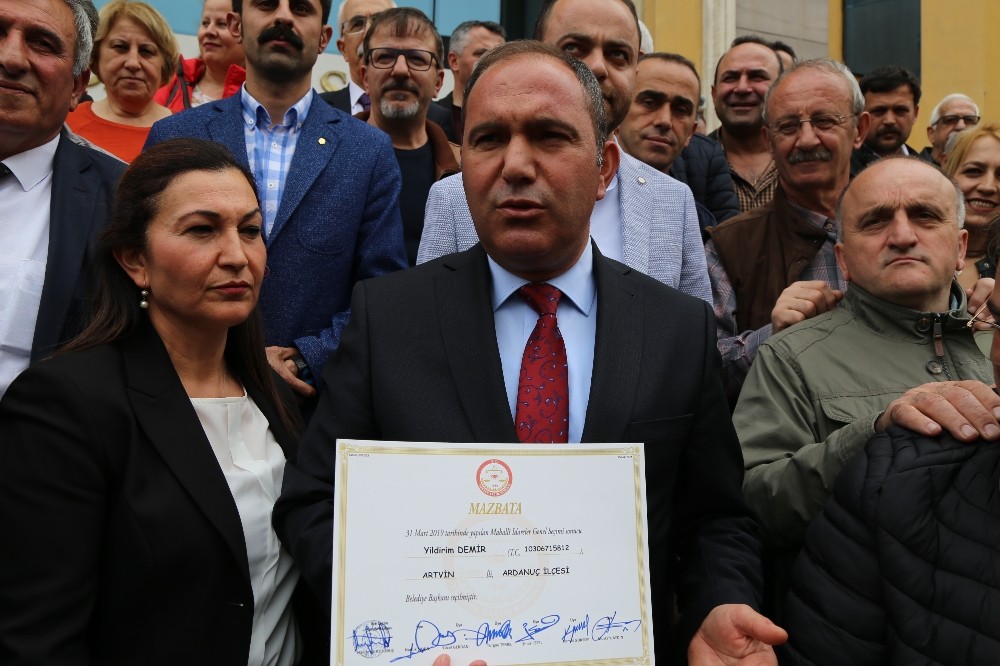 4. kez Belediye Başkanı seçilen Demir mazbatasını bugün aldı 