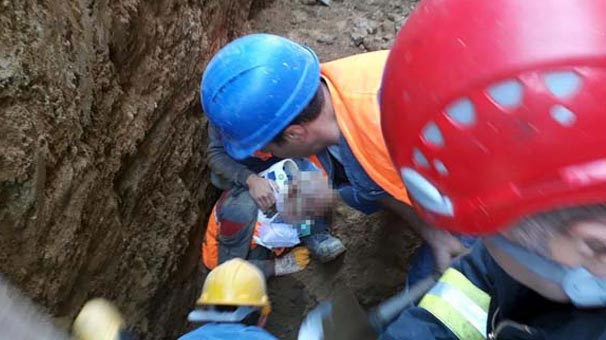 4 metre derinliğinde göçük altında kaldı
