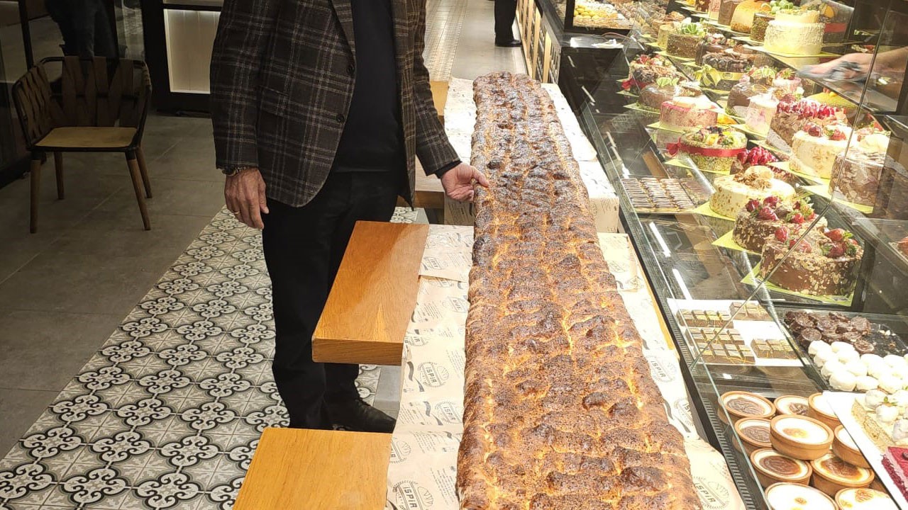 4 metrelik dev pide vatandaşları şaşırttı