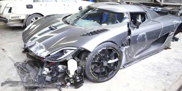 4 milyon dolarlık araba paramparça!