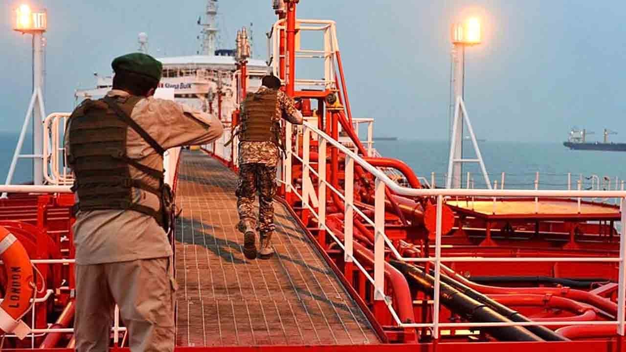 4 milyon litrelik kriz: İran, Hürmüz’de petrol tankerine el koydu
