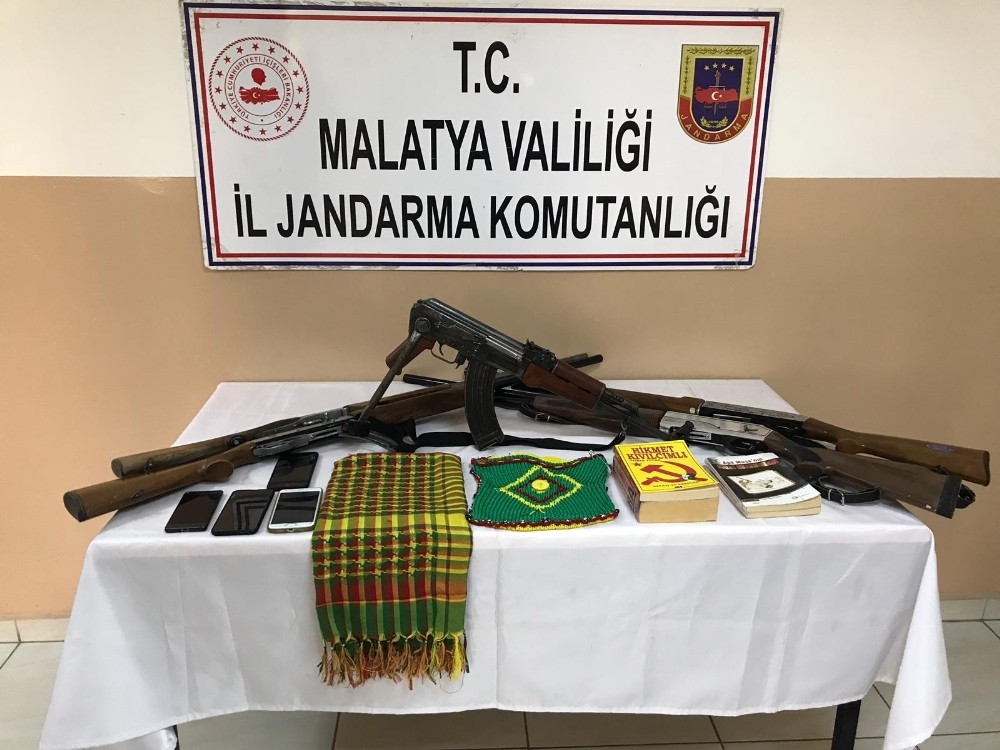 4 şahıs silahlarla yakalandı 