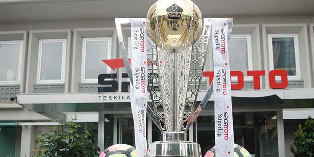 4 takımın peşinde olduğu şampiyonluk kupası görücüye çıktı!