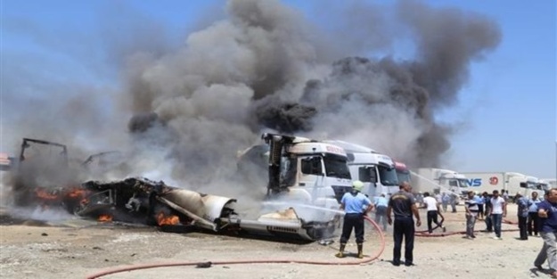 4 TIR alev alev yandı