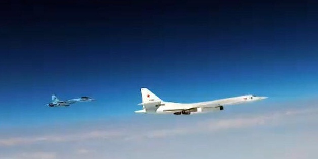 4 ülkenin uçakları Rus jetlerinin etrafını sardı! Dünya savaşının eşiğinden dönüldü