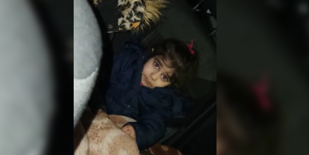 4 yaşındaki Ada ağlayan ablasına böyle moral verdi: Bak annem, babam, kardeşim buradayız, korkacak bir şey yok ki!