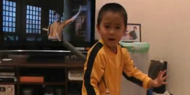 4 yaşındaki Bruce Lee kamerada
