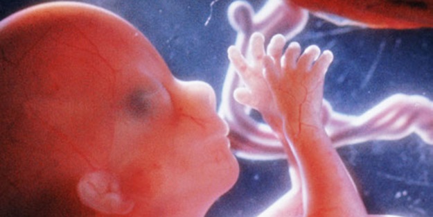 4 yaşındaki çocuktan ölü fetüs çıktı