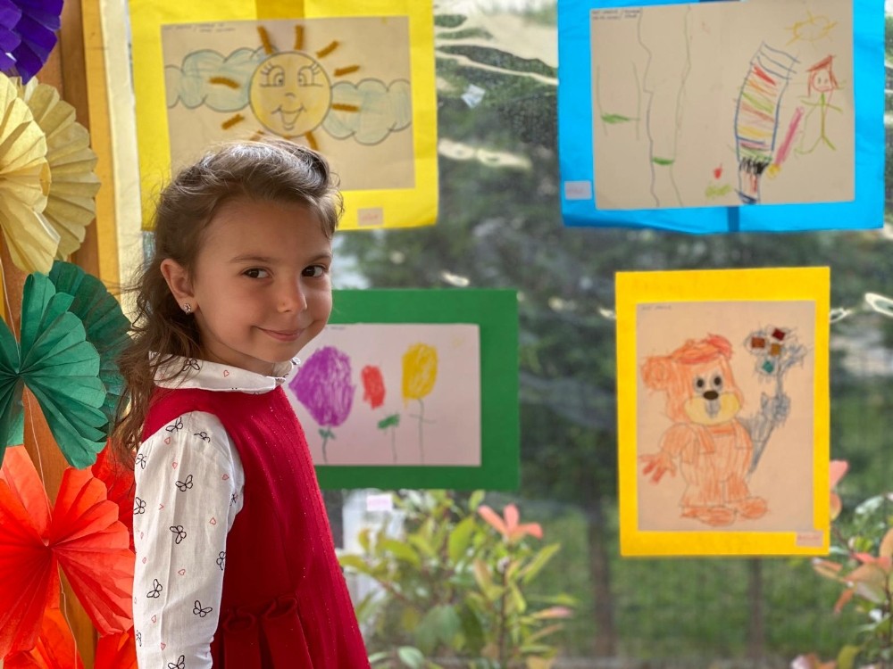 4 yaşındaki İnci resim sergisi açtı 