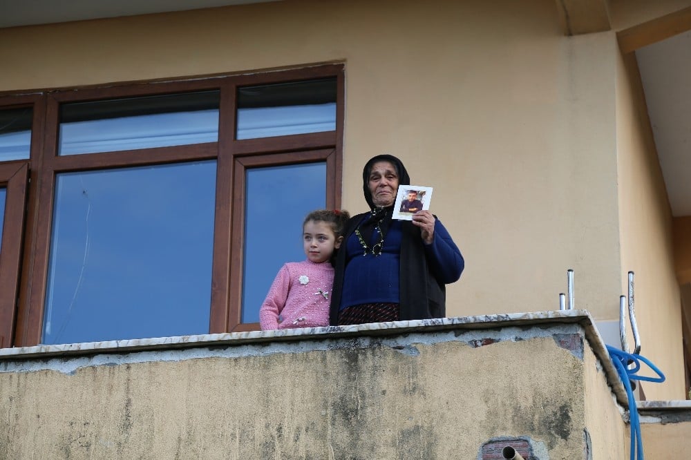 4 yıldır kayıp oğlunun yolunu her gün gözlüyor 