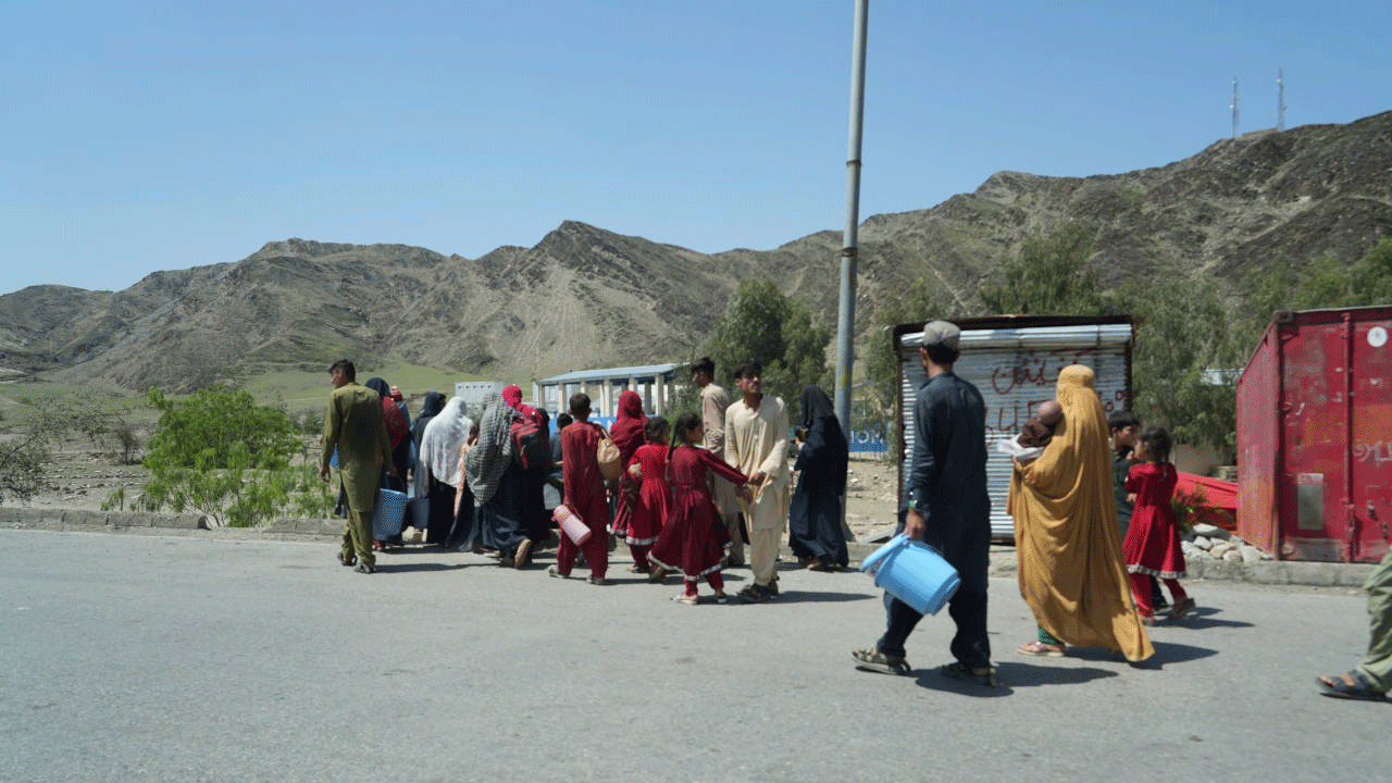 40 bin Afgan göçmen gönderdiler