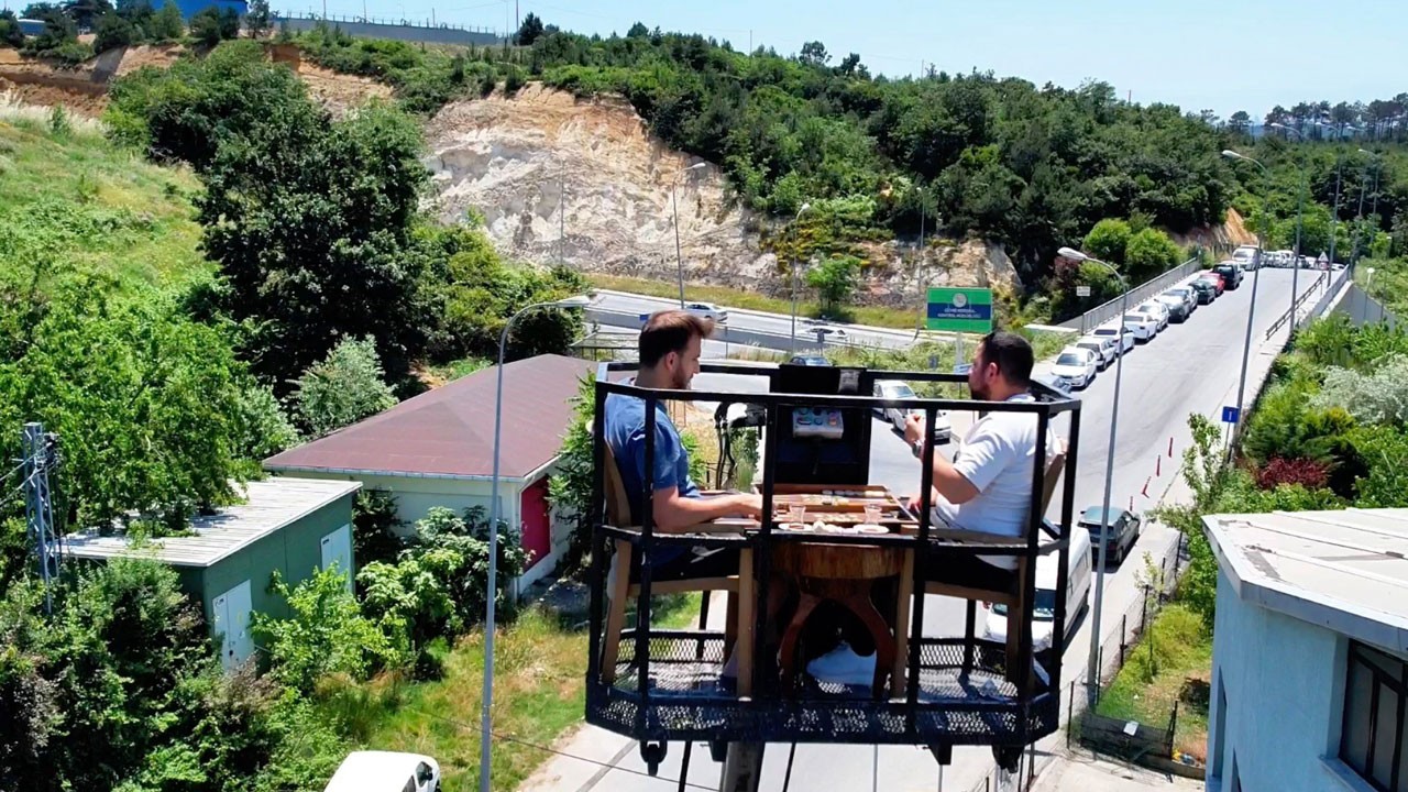 40 metre yüksekte çay keyfi! Müşteri manzara istedi ortaya bu görüntü çıktı