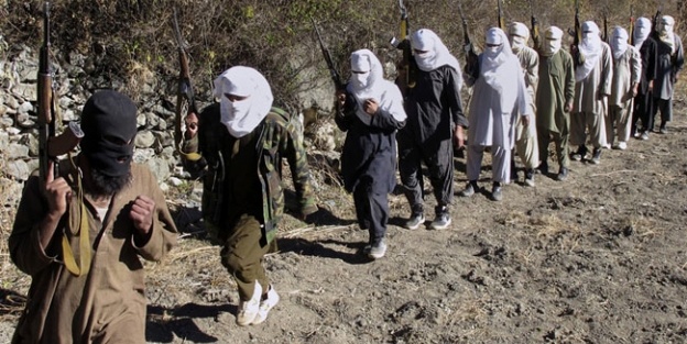 40 Taliban militanı teslim oldu