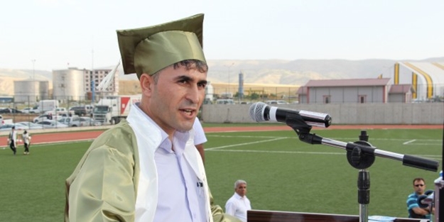 40 yaşında okul birincisi oldu... - FOTO