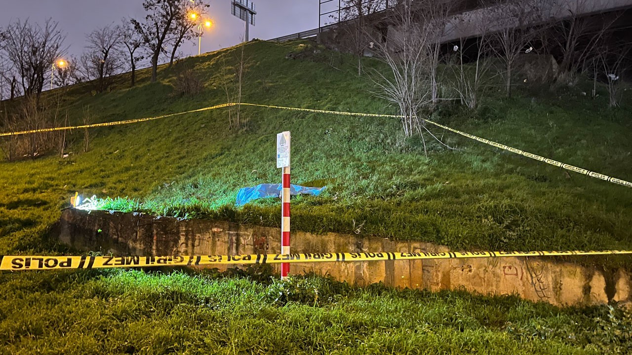 40 yaşlarında bir erkek! Bayrampaşa'da otoyol kenarında ceset bulundu