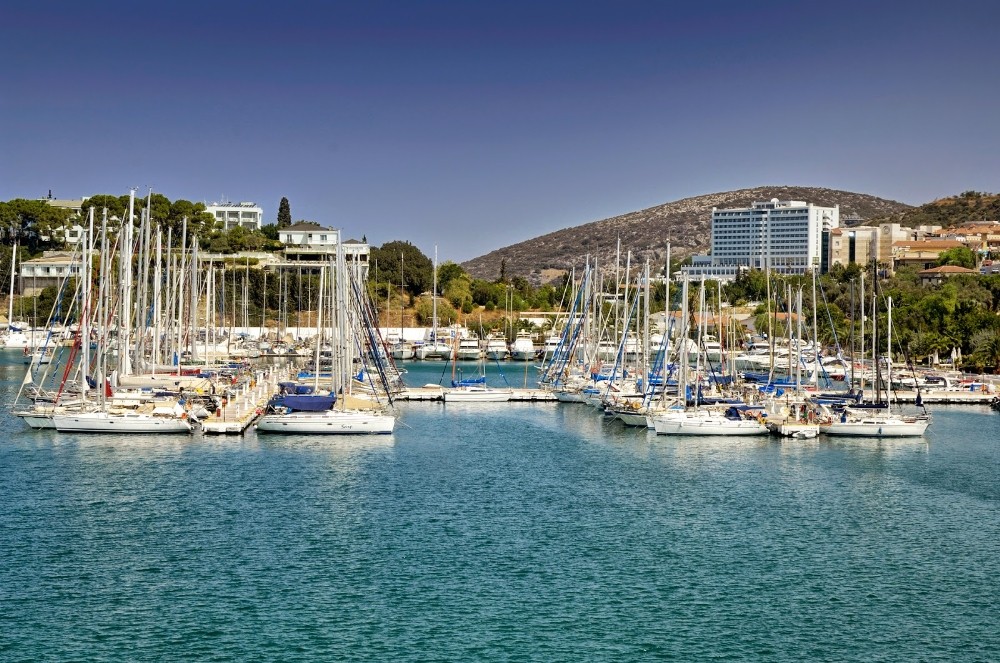 40 yatçı bayramı Kuşadası’nda marina içinde izole şekilde geçiriyor 