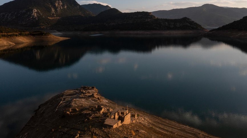 40 yıl sonra görülüyor: Suyun altından köy çıktı!