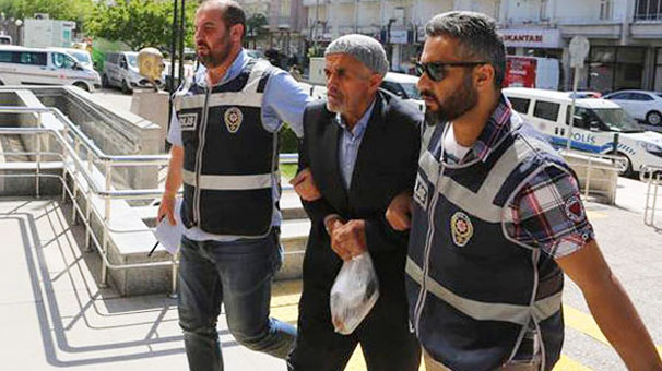 40 yıllık eşini balyozla öldürdü!