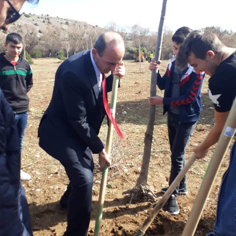 400 fidan toprakla buluştu 