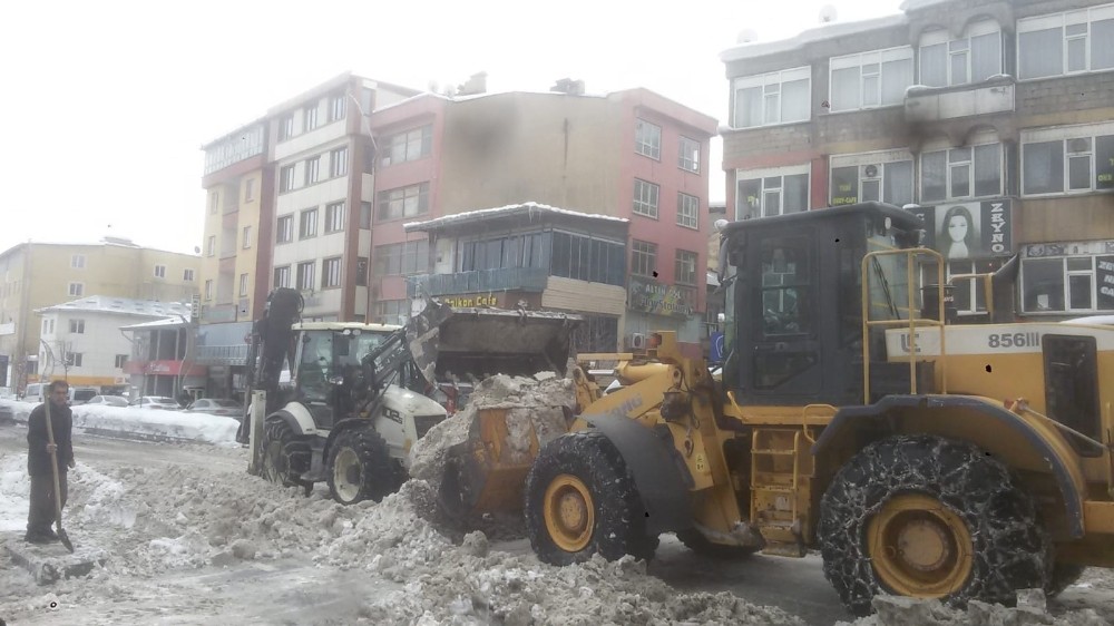 400 kamyon kar kent dışına taşındı 