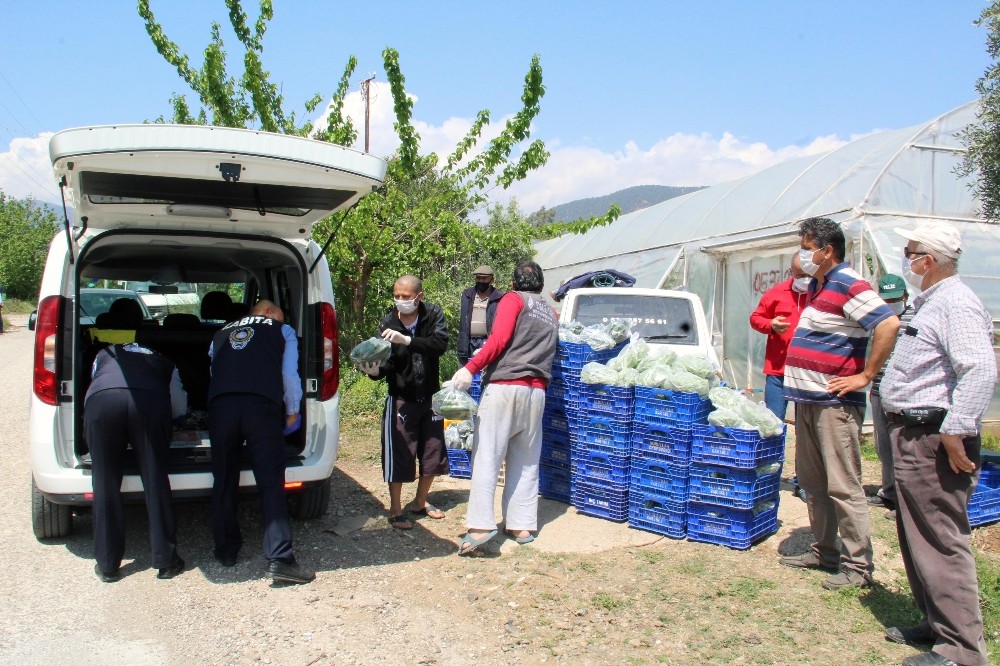 400 kilo sebzeyi yardıma muhtaç ailelere bağışladı 