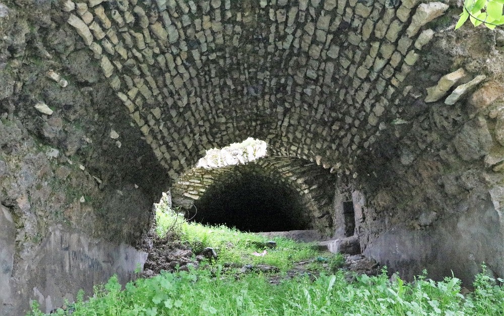 400 yıllık tarihi hamam yenilenmeyi bekliyor 