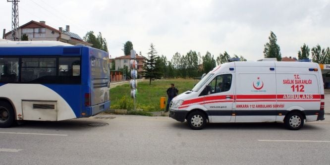 Otobüs ile kamyon çarpıştı: 10 yaralı