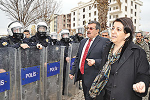 BDP’li Binici’den polise silahlı tehdit