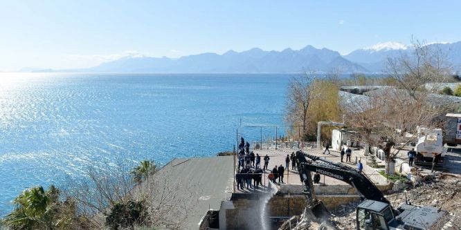 Kaçak yapılar yıkıldı