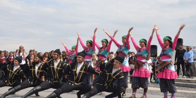 Kuşadası’nda 19 Mayıs coşkusu