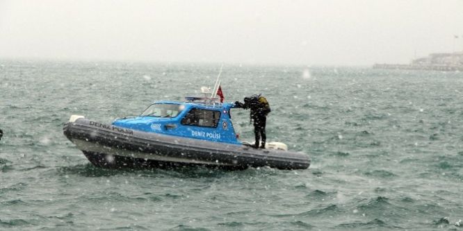 Annesinin denize attığı bebek aranıyor