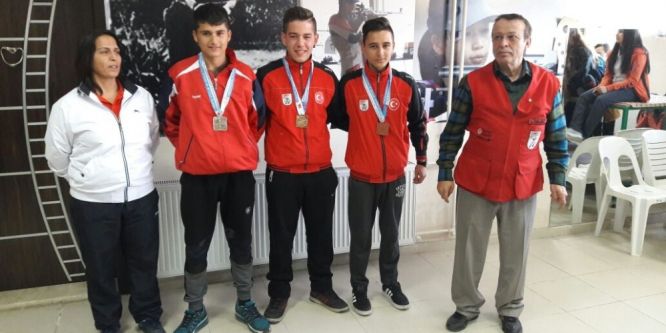 Aydınlı atıcılar madalya ile döndü