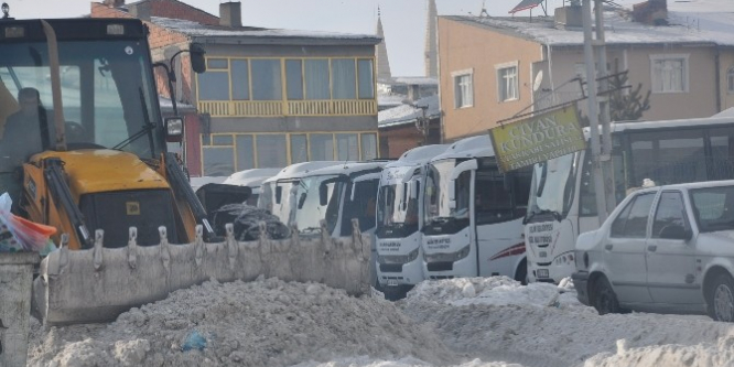 Selim Belediyesi’nin karla mücadelesi sürüyor